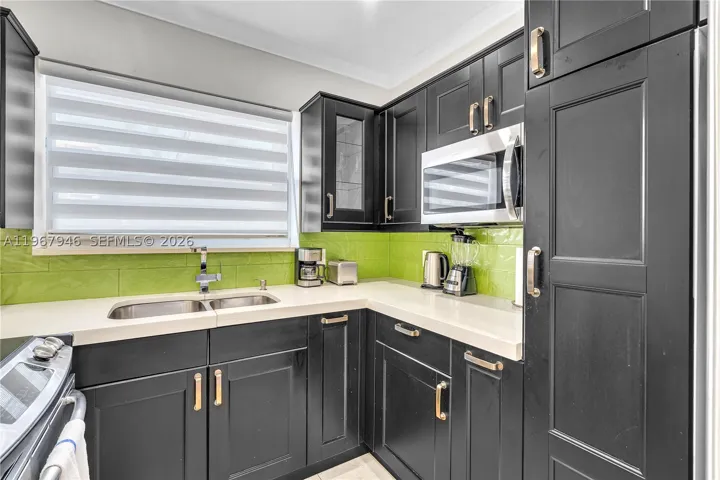 10004 E Bay Harbor Dr 8, Bay Harbor Islands, Florida 33154