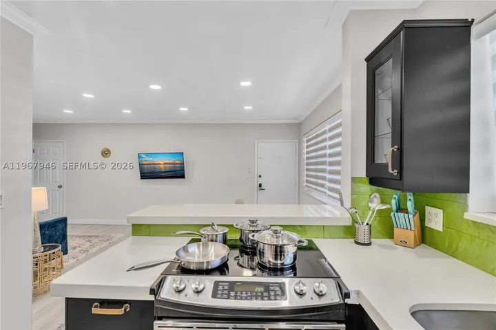 10004 E Bay Harbor Dr 8, Bay Harbor Islands, Florida 33154