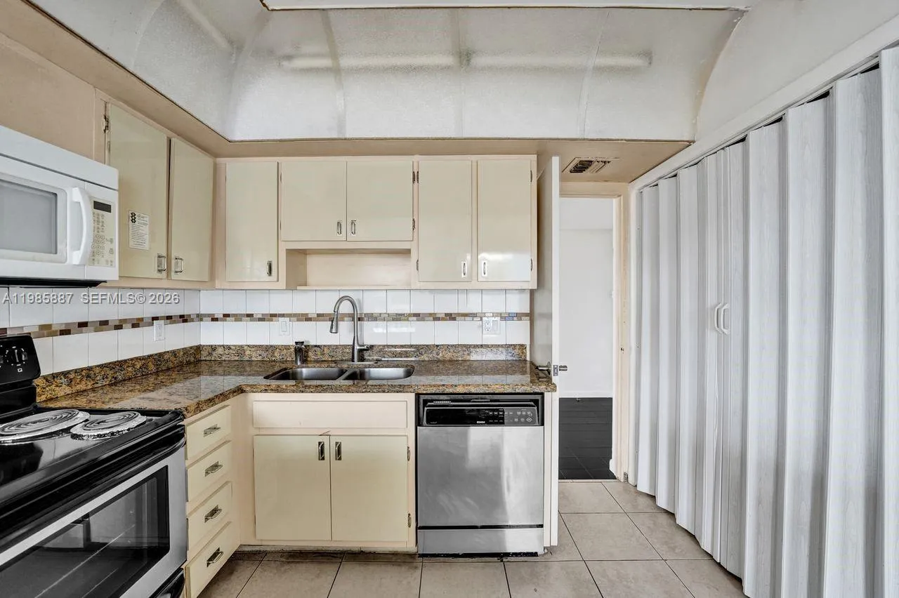 4001 Hillcrest Dr 602-4, Hollywood, Florida 33021, Hollywood, Florida 33021, 3 Bedrooms Bedrooms, ,2 BathroomsBathrooms,Residential,For Sale,4001 Hillcrest Dr 602-4, Hollywood, Florida 33021,A11985887