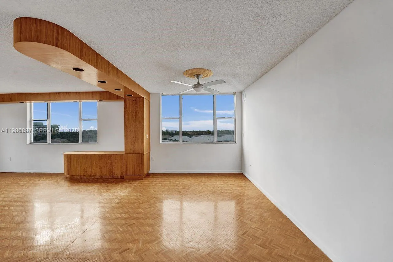 4001 Hillcrest Dr 602-4, Hollywood, Florida 33021, Hollywood, Florida 33021, 3 Bedrooms Bedrooms, ,2 BathroomsBathrooms,Residential,For Sale,4001 Hillcrest Dr 602-4, Hollywood, Florida 33021,A11985887