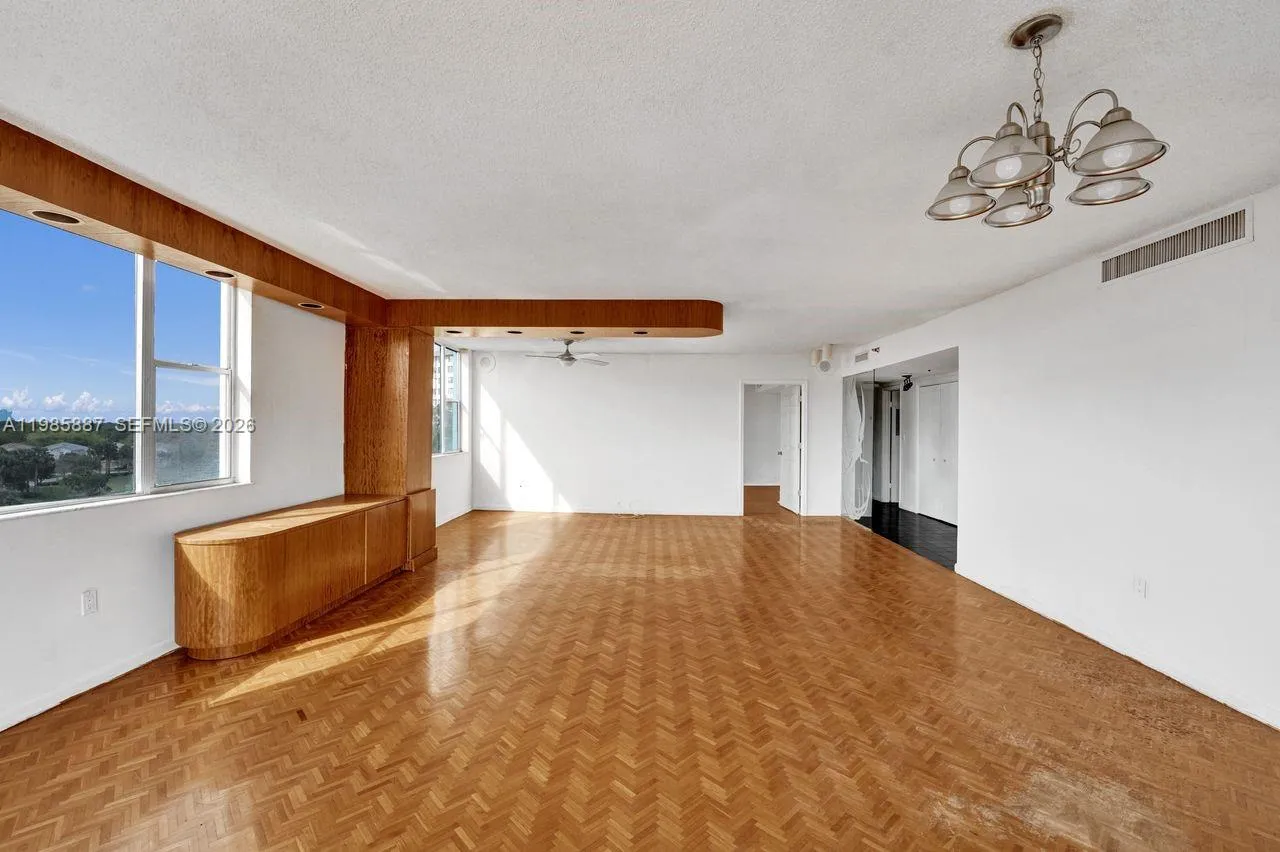 4001 Hillcrest Dr 602-4, Hollywood, Florida 33021, Hollywood, Florida 33021, 3 Bedrooms Bedrooms, ,2 BathroomsBathrooms,Residential,For Sale,4001 Hillcrest Dr 602-4, Hollywood, Florida 33021,A11985887