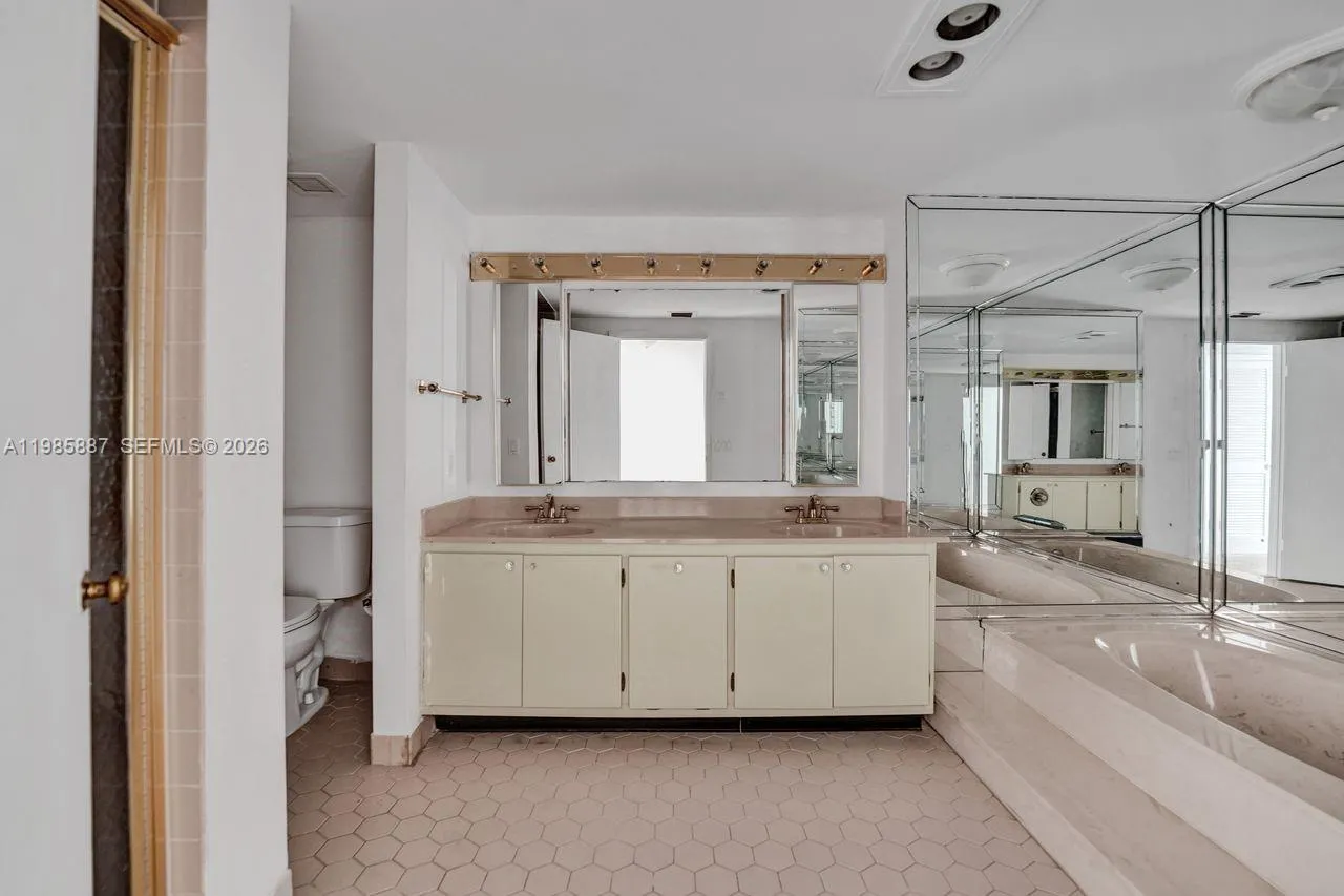 4001 Hillcrest Dr 602-4, Hollywood, Florida 33021, Hollywood, Florida 33021, 3 Bedrooms Bedrooms, ,2 BathroomsBathrooms,Residential,For Sale,4001 Hillcrest Dr 602-4, Hollywood, Florida 33021,A11985887