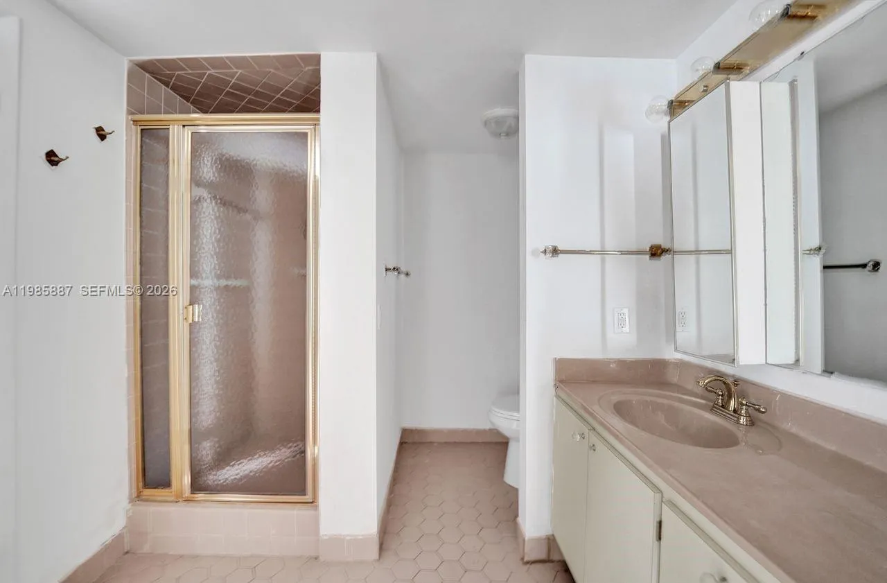 4001 Hillcrest Dr 602-4, Hollywood, Florida 33021, Hollywood, Florida 33021, 3 Bedrooms Bedrooms, ,2 BathroomsBathrooms,Residential,For Sale,4001 Hillcrest Dr 602-4, Hollywood, Florida 33021,A11985887