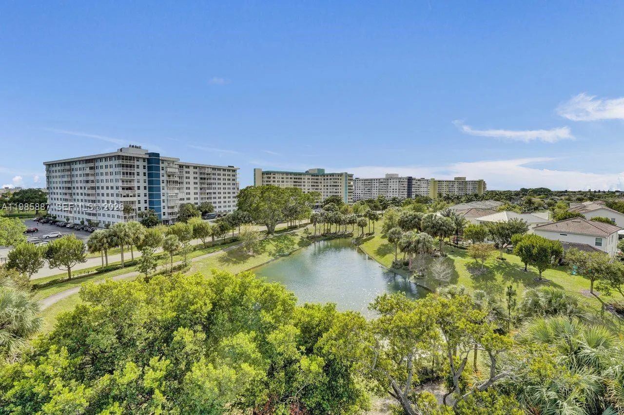 4001 Hillcrest Dr 602-4, Hollywood, Florida 33021, Hollywood, Florida 33021, 3 Bedrooms Bedrooms, ,2 BathroomsBathrooms,Residential,For Sale,4001 Hillcrest Dr 602-4, Hollywood, Florida 33021,A11985887