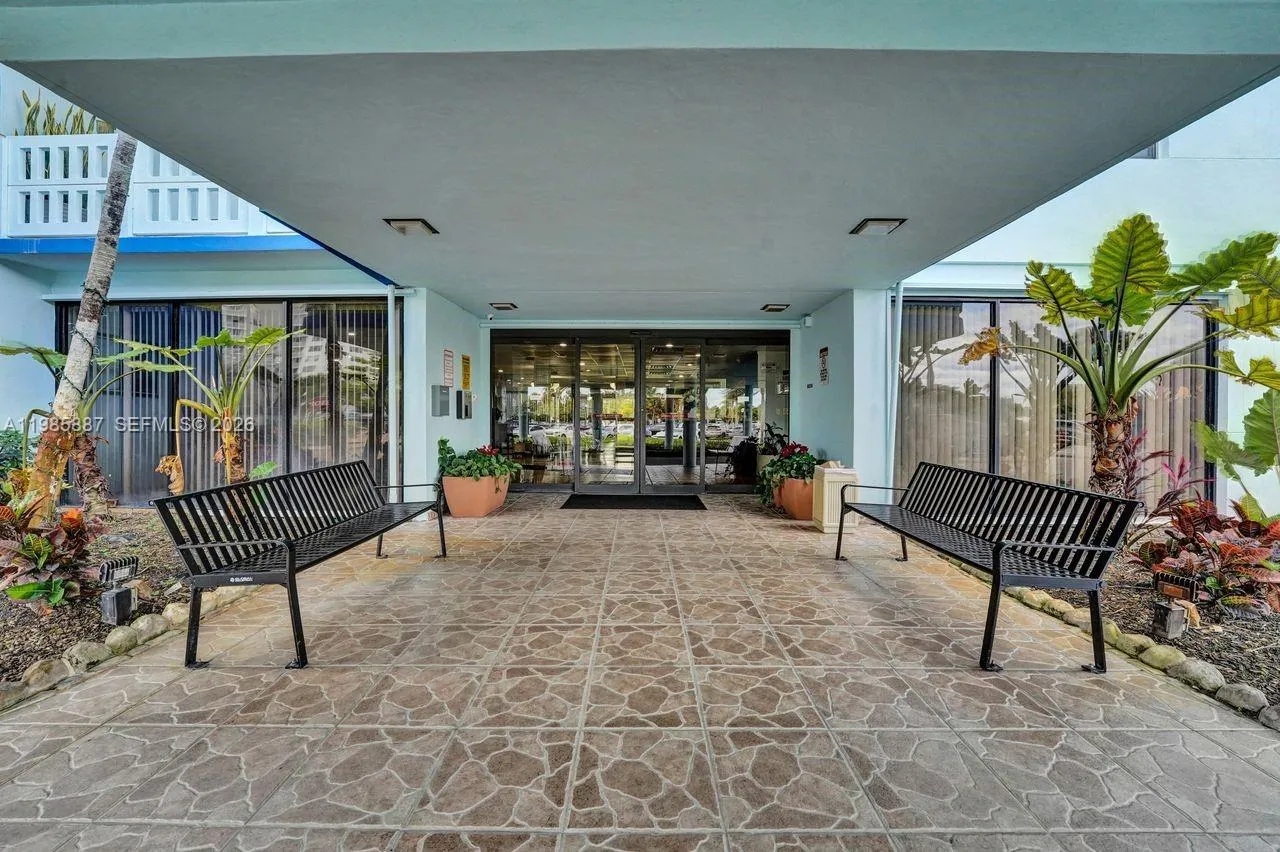 4001 Hillcrest Dr 602-4, Hollywood, Florida 33021, Hollywood, Florida 33021, 3 Bedrooms Bedrooms, ,2 BathroomsBathrooms,Residential,For Sale,4001 Hillcrest Dr 602-4, Hollywood, Florida 33021,A11985887