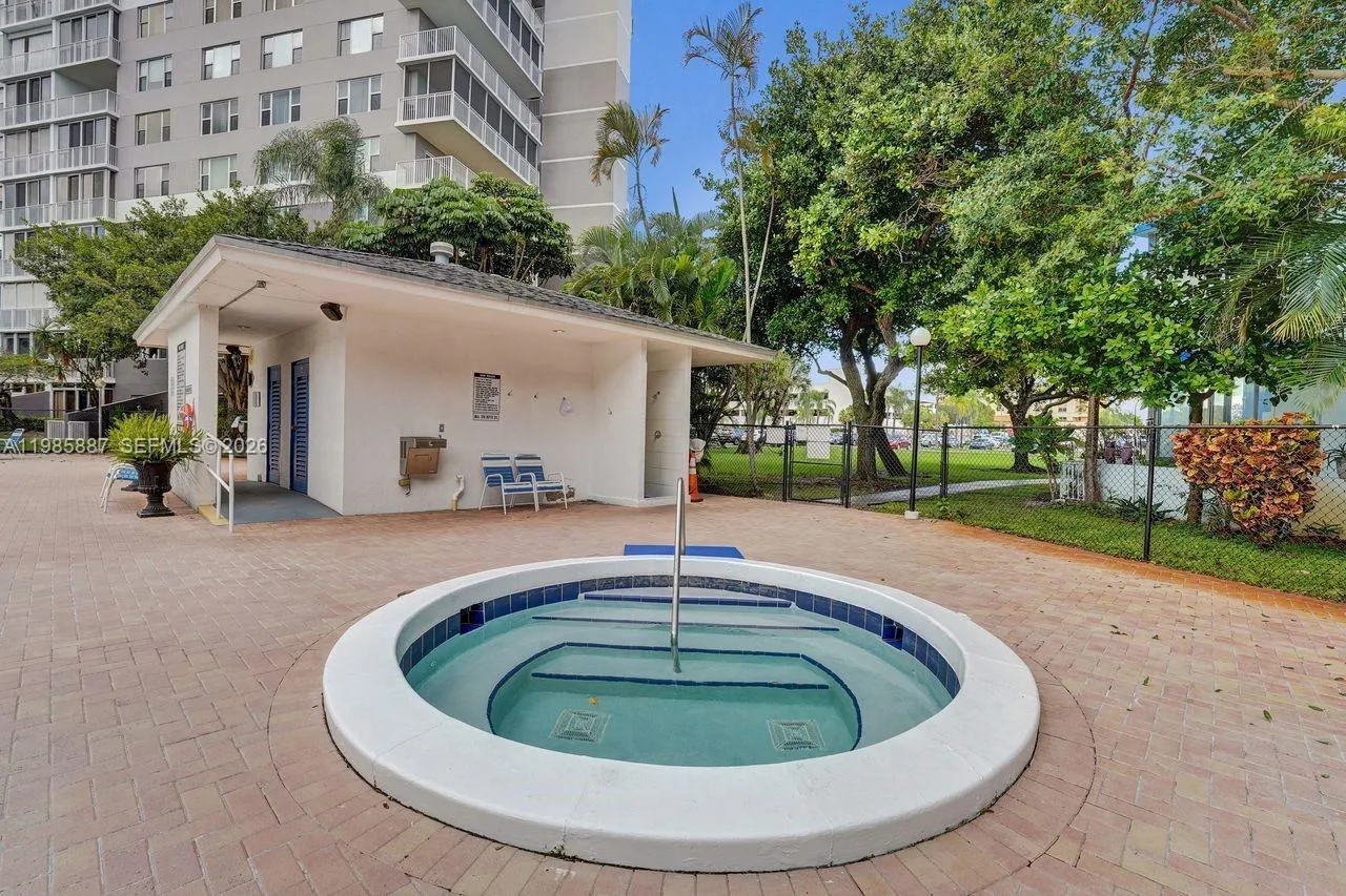 4001 Hillcrest Dr 602-4, Hollywood, Florida 33021, Hollywood, Florida 33021, 3 Bedrooms Bedrooms, ,2 BathroomsBathrooms,Residential,For Sale,4001 Hillcrest Dr 602-4, Hollywood, Florida 33021,A11985887