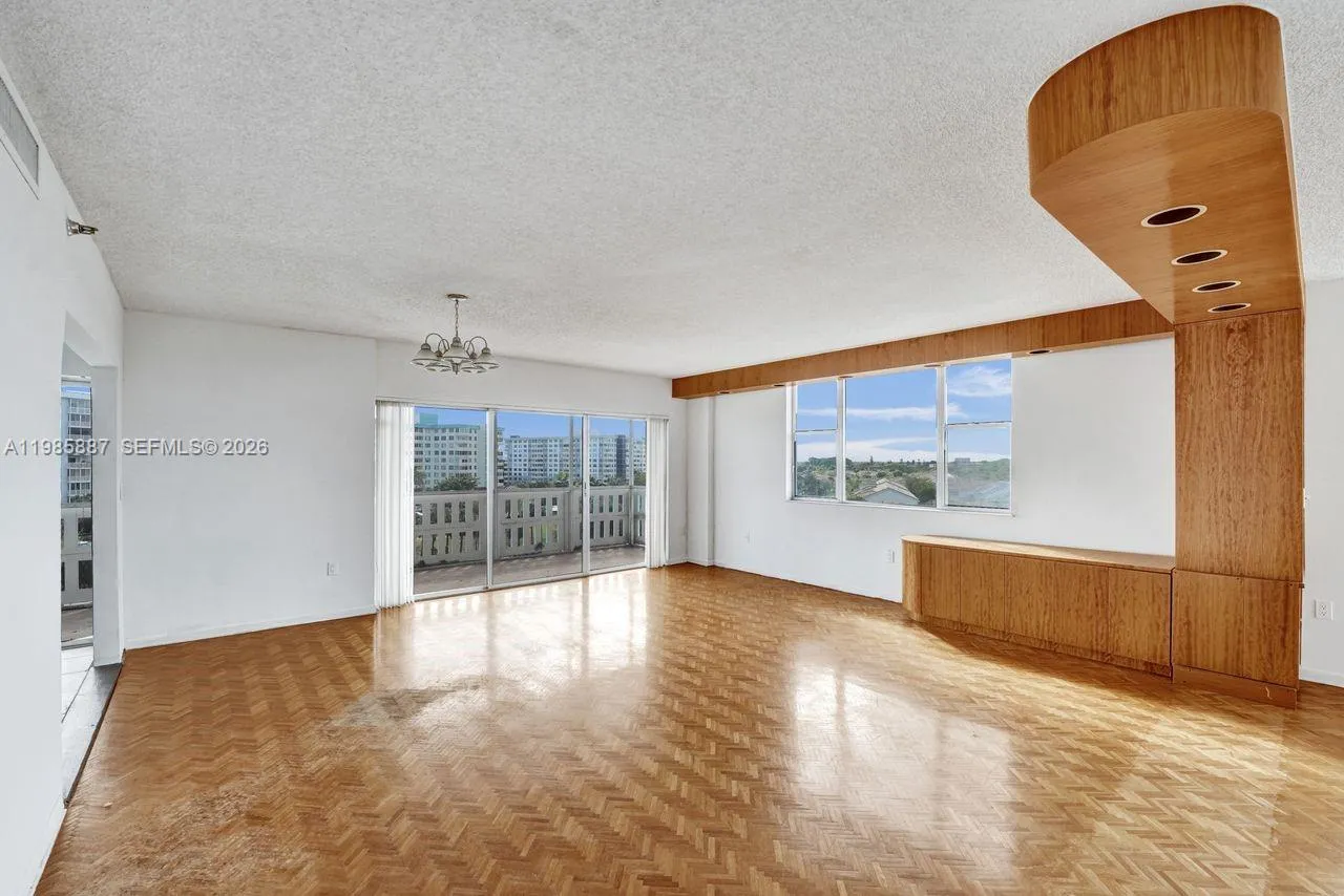 4001 Hillcrest Dr 602-4, Hollywood, Florida 33021, Hollywood, Florida 33021, 3 Bedrooms Bedrooms, ,2 BathroomsBathrooms,Residential,For Sale,4001 Hillcrest Dr 602-4, Hollywood, Florida 33021,A11985887