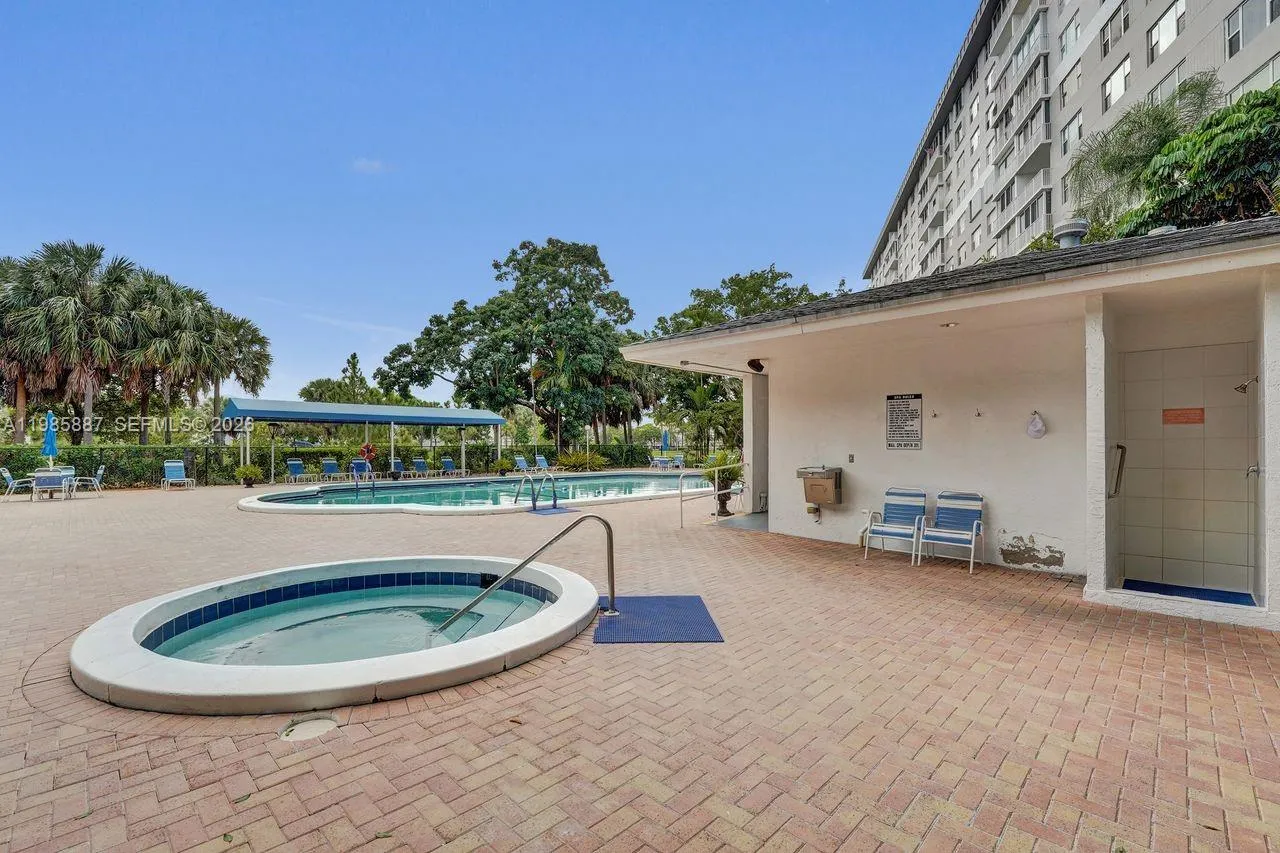4001 Hillcrest Dr 602-4, Hollywood, Florida 33021, Hollywood, Florida 33021, 3 Bedrooms Bedrooms, ,2 BathroomsBathrooms,Residential,For Sale,4001 Hillcrest Dr 602-4, Hollywood, Florida 33021,A11985887