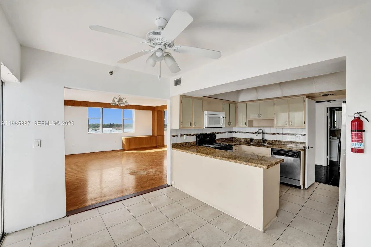 4001 Hillcrest Dr 602-4, Hollywood, Florida 33021, Hollywood, Florida 33021, 3 Bedrooms Bedrooms, ,2 BathroomsBathrooms,Residential,For Sale,4001 Hillcrest Dr 602-4, Hollywood, Florida 33021,A11985887