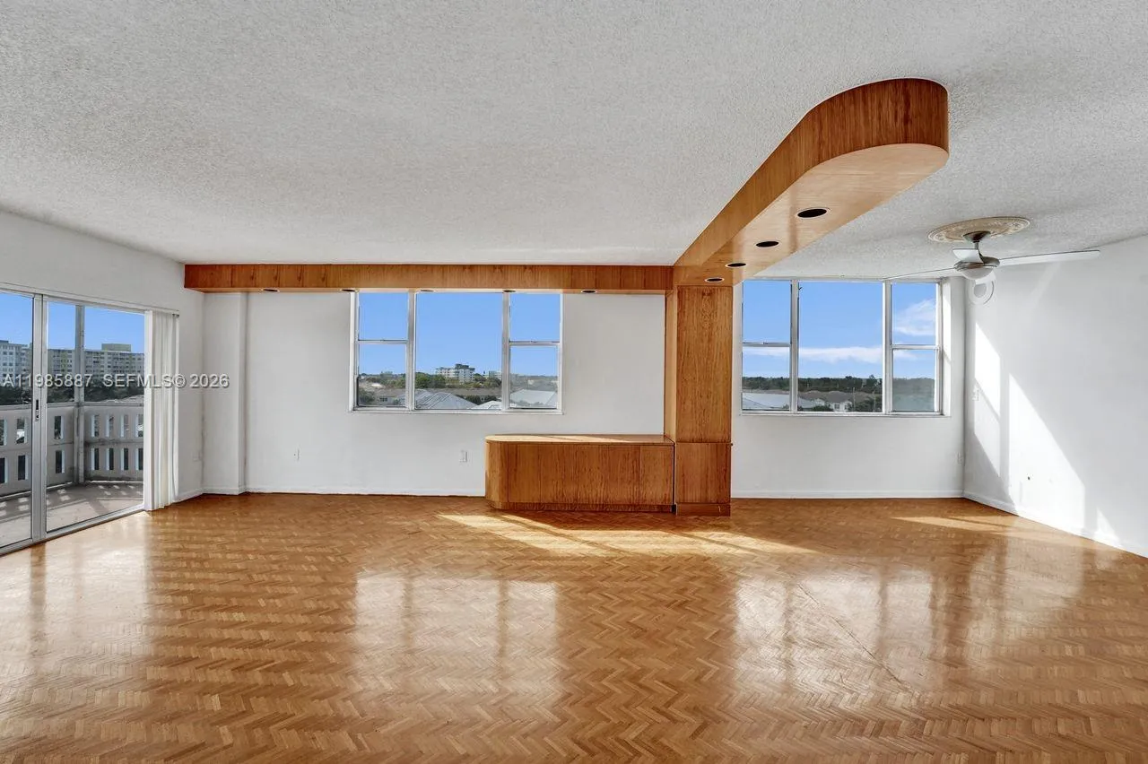 4001 Hillcrest Dr 602-4, Hollywood, Florida 33021, Hollywood, Florida 33021, 3 Bedrooms Bedrooms, ,2 BathroomsBathrooms,Residential,For Sale,4001 Hillcrest Dr 602-4, Hollywood, Florida 33021,A11985887
