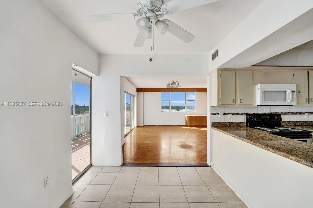 4001 Hillcrest Dr 602-4, Hollywood, Florida 33021, Hollywood, Florida 33021, 3 Bedrooms Bedrooms, ,2 BathroomsBathrooms,Residential,For Sale,4001 Hillcrest Dr 602-4, Hollywood, Florida 33021,A11985887