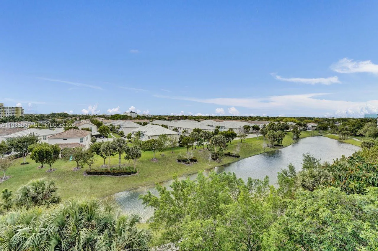 4001 Hillcrest Dr 602-4, Hollywood, Florida 33021, Hollywood, Florida 33021, 3 Bedrooms Bedrooms, ,2 BathroomsBathrooms,Residential,For Sale,4001 Hillcrest Dr 602-4, Hollywood, Florida 33021,A11985887