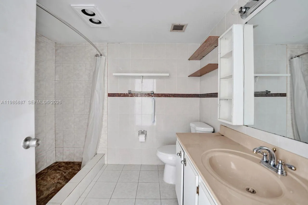 4001 Hillcrest Dr 602-4, Hollywood, Florida 33021, Hollywood, Florida 33021, 3 Bedrooms Bedrooms, ,2 BathroomsBathrooms,Residential,For Sale,4001 Hillcrest Dr 602-4, Hollywood, Florida 33021,A11985887