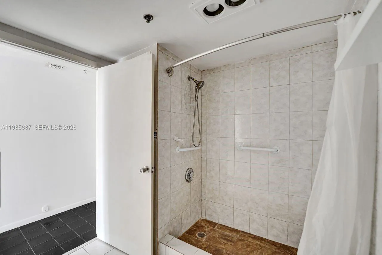 4001 Hillcrest Dr 602-4, Hollywood, Florida 33021, Hollywood, Florida 33021, 3 Bedrooms Bedrooms, ,2 BathroomsBathrooms,Residential,For Sale,4001 Hillcrest Dr 602-4, Hollywood, Florida 33021,A11985887