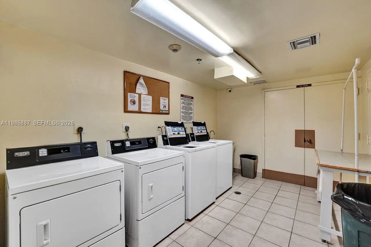 4001 Hillcrest Dr 602-4, Hollywood, Florida 33021, Hollywood, Florida 33021, 3 Bedrooms Bedrooms, ,2 BathroomsBathrooms,Residential,For Sale,4001 Hillcrest Dr 602-4, Hollywood, Florida 33021,A11985887