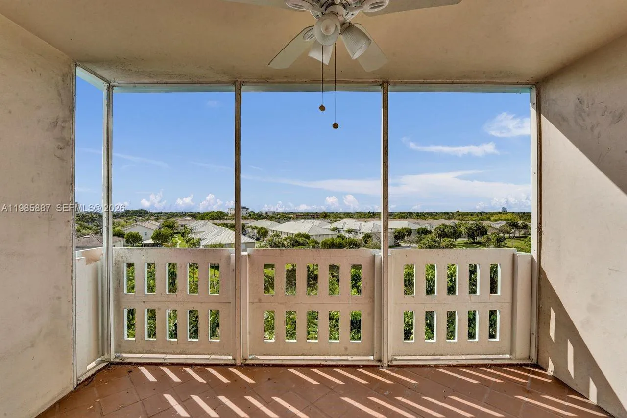 4001 Hillcrest Dr 602-4, Hollywood, Florida 33021, Hollywood, Florida 33021, 3 Bedrooms Bedrooms, ,2 BathroomsBathrooms,Residential,For Sale,4001 Hillcrest Dr 602-4, Hollywood, Florida 33021,A11985887