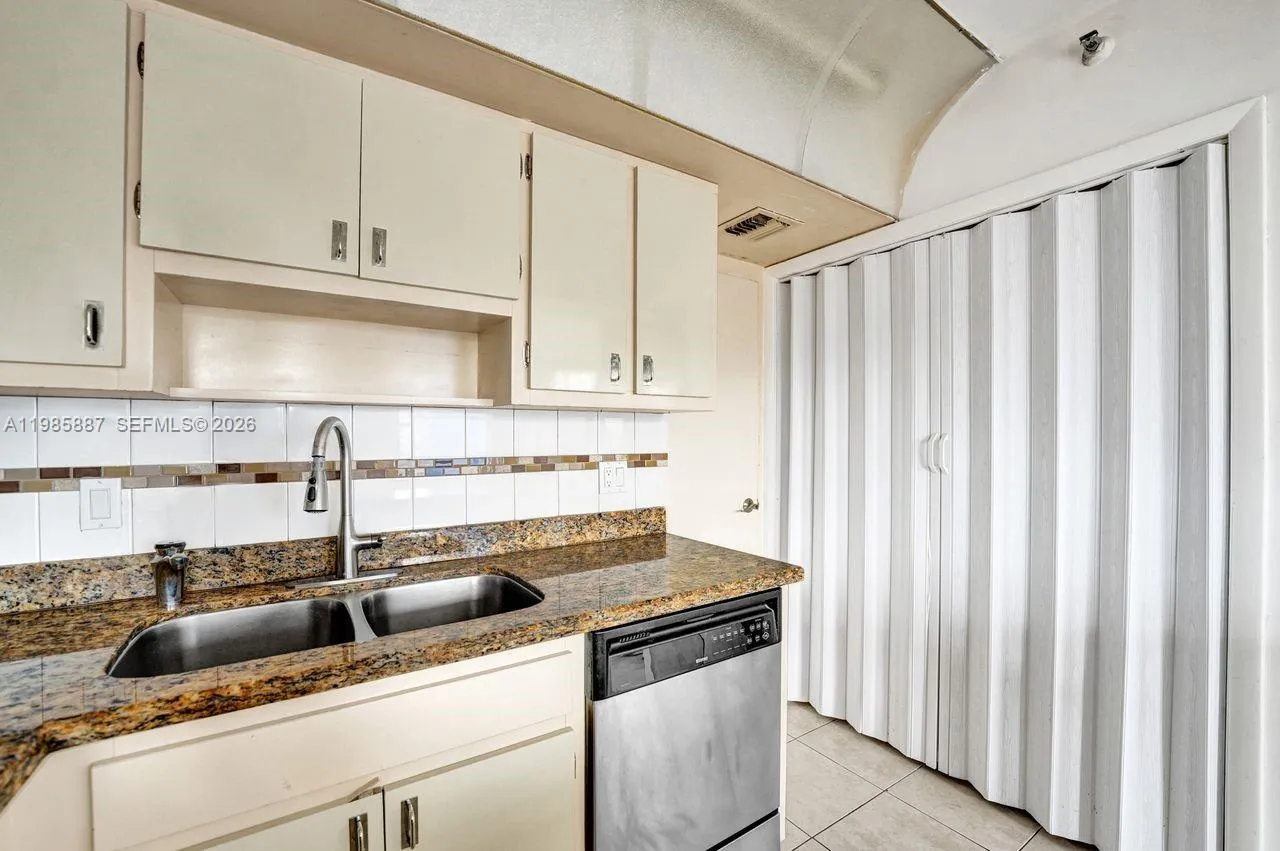 4001 Hillcrest Dr 602-4, Hollywood, Florida 33021, Hollywood, Florida 33021, 3 Bedrooms Bedrooms, ,2 BathroomsBathrooms,Residential,For Sale,4001 Hillcrest Dr 602-4, Hollywood, Florida 33021,A11985887
