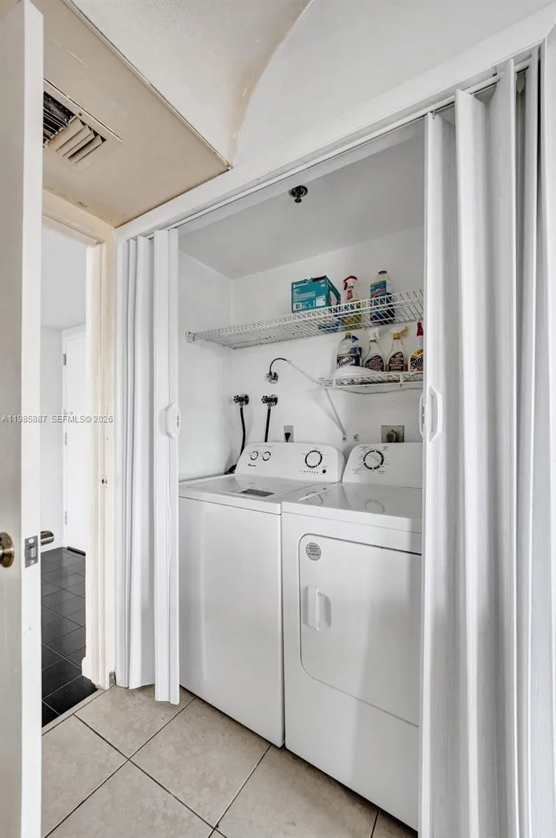 4001 Hillcrest Dr 602-4, Hollywood, Florida 33021, Hollywood, Florida 33021, 3 Bedrooms Bedrooms, ,2 BathroomsBathrooms,Residential,For Sale,4001 Hillcrest Dr 602-4, Hollywood, Florida 33021,A11985887