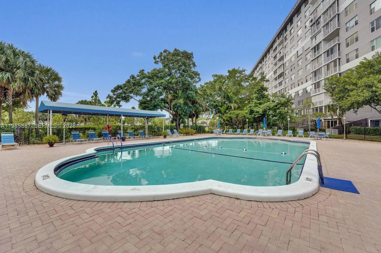 4001 Hillcrest Dr 602-4, Hollywood, Florida 33021, Hollywood, Florida 33021, 3 Bedrooms Bedrooms, ,2 BathroomsBathrooms,Residential,For Sale,4001 Hillcrest Dr 602-4, Hollywood, Florida 33021,A11985887