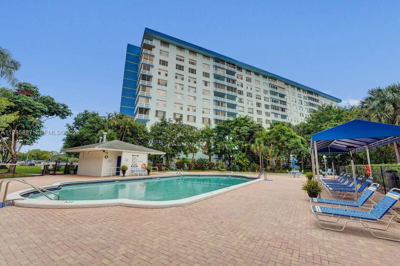 4001 Hillcrest Dr 602-4, Hollywood, Florida 33021, Hollywood, Florida 33021, 3 Bedrooms Bedrooms, ,2 BathroomsBathrooms,Residential,For Sale,4001 Hillcrest Dr 602-4, Hollywood, Florida 33021,A11985887