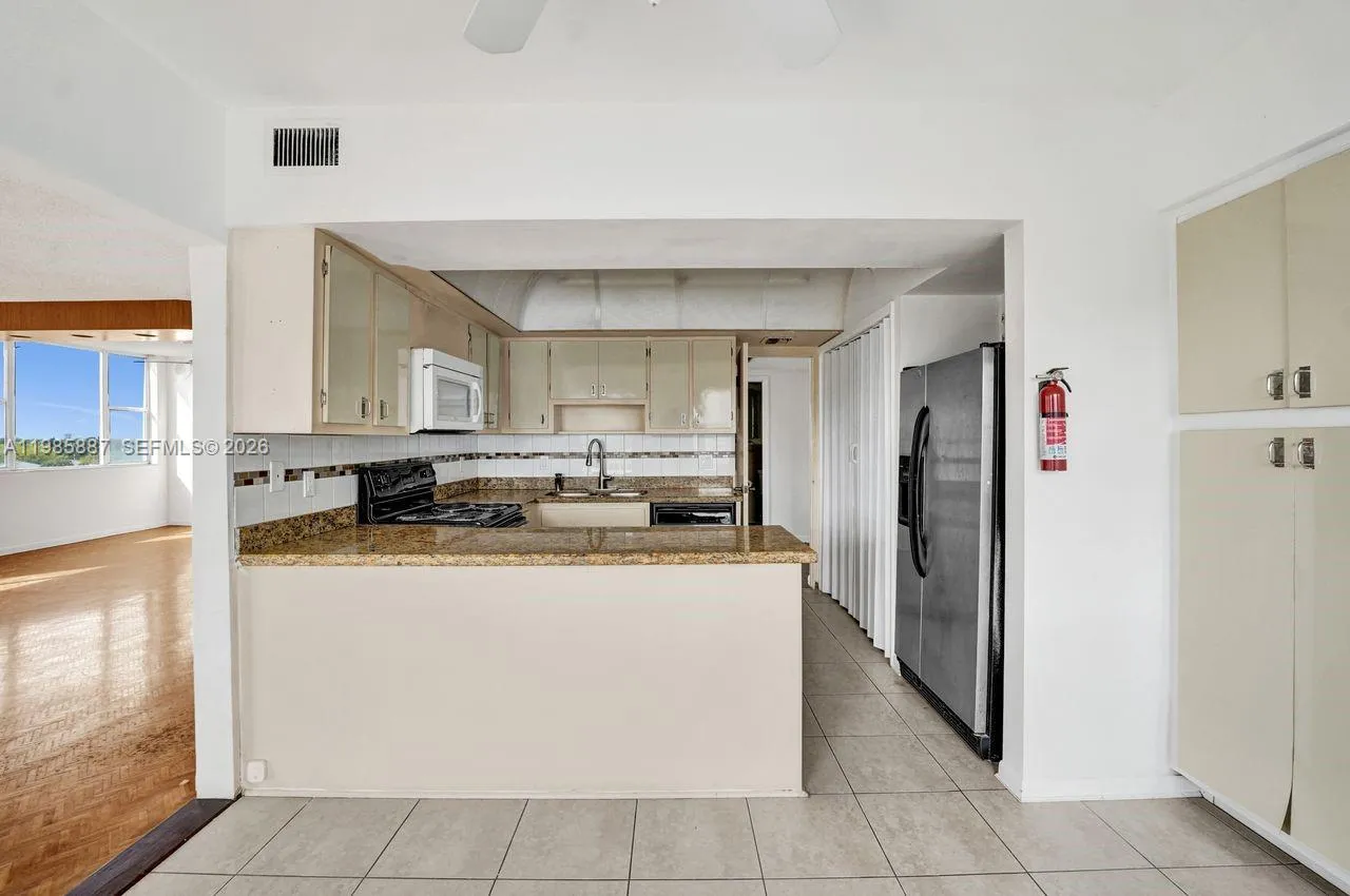 4001 Hillcrest Dr 602-4, Hollywood, Florida 33021, Hollywood, Florida 33021, 3 Bedrooms Bedrooms, ,2 BathroomsBathrooms,Residential,For Sale,4001 Hillcrest Dr 602-4, Hollywood, Florida 33021,A11985887