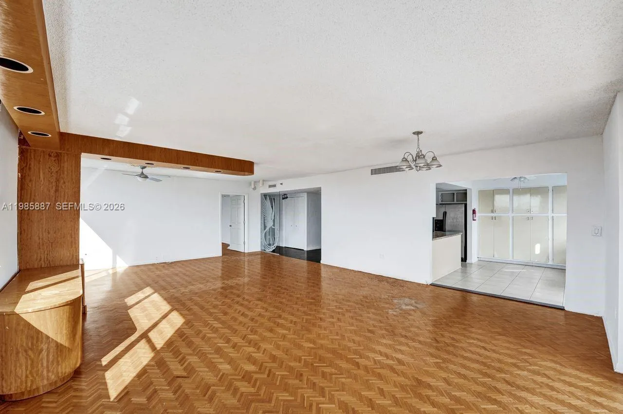4001 Hillcrest Dr 602-4, Hollywood, Florida 33021, Hollywood, Florida 33021, 3 Bedrooms Bedrooms, ,2 BathroomsBathrooms,Residential,For Sale,4001 Hillcrest Dr 602-4, Hollywood, Florida 33021,A11985887