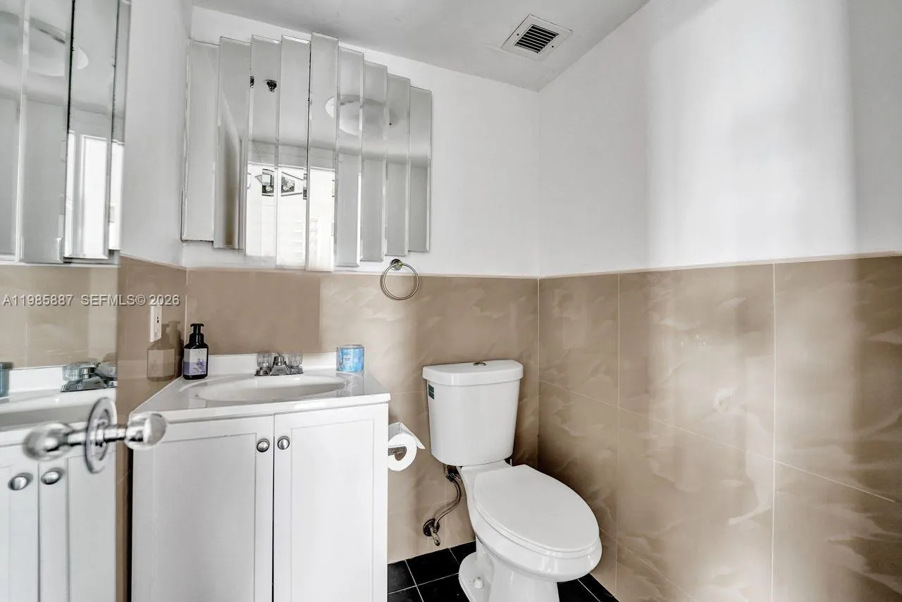 4001 Hillcrest Dr 602-4, Hollywood, Florida 33021, Hollywood, Florida 33021, 3 Bedrooms Bedrooms, ,2 BathroomsBathrooms,Residential,For Sale,4001 Hillcrest Dr 602-4, Hollywood, Florida 33021,A11985887