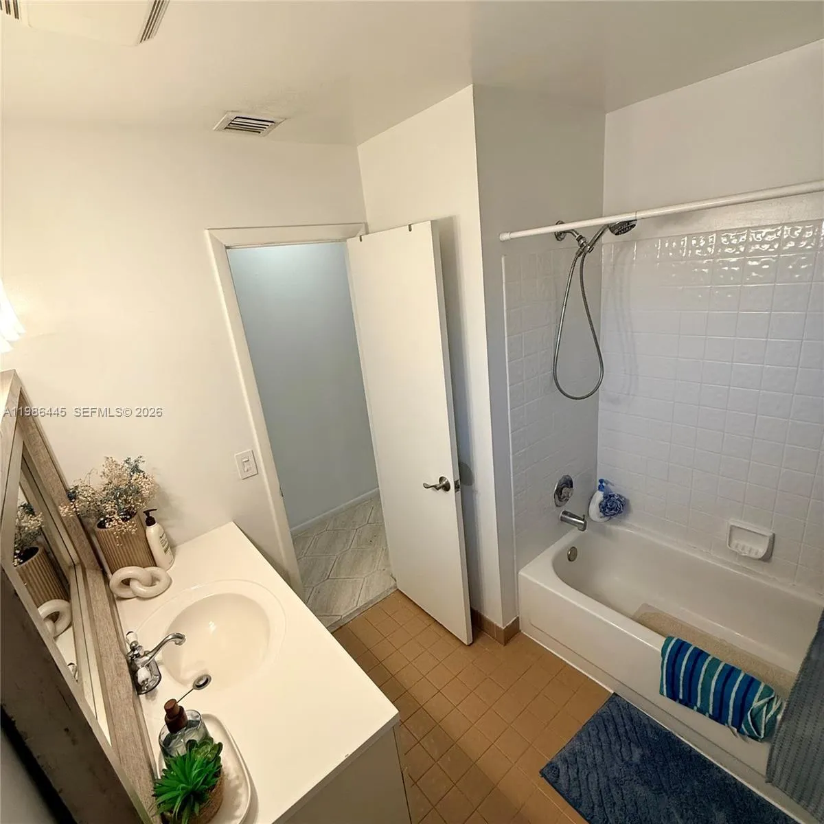 10025 Sw 16th St, Pembroke Pines, Florida 33025, Pembroke Pines, Florida 33025, 2 Bedrooms Bedrooms, ,2 BathroomsBathrooms,Residential,For Sale,10025 Sw 16th St, Pembroke Pines, Florida 33025,A11986445