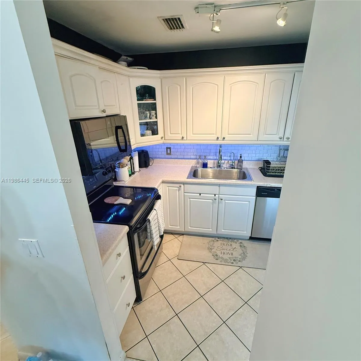 10025 Sw 16th St, Pembroke Pines, Florida 33025, Pembroke Pines, Florida 33025, 2 Bedrooms Bedrooms, ,2 BathroomsBathrooms,Residential,For Sale,10025 Sw 16th St, Pembroke Pines, Florida 33025,A11986445