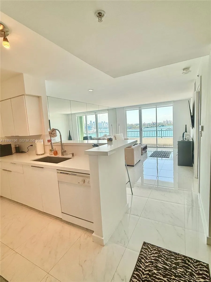 90 Alton Rd 1106, Miami Beach, Florida 33139, Miami Beach, Florida 33139, 1 Bedroom Bedrooms, ,1 BathroomBathrooms,Residential Lease,For Rent,90 Alton Rd 1106, Miami Beach, Florida 33139,A11986196
