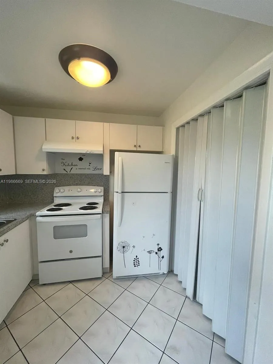 2826 Van Buren St, Hollywood, Florida 33020, Hollywood, Florida 33020, 1 Bedroom Bedrooms, ,1 BathroomBathrooms,Residential,For Sale,2826 Van Buren St, Hollywood, Florida 33020,A11986669