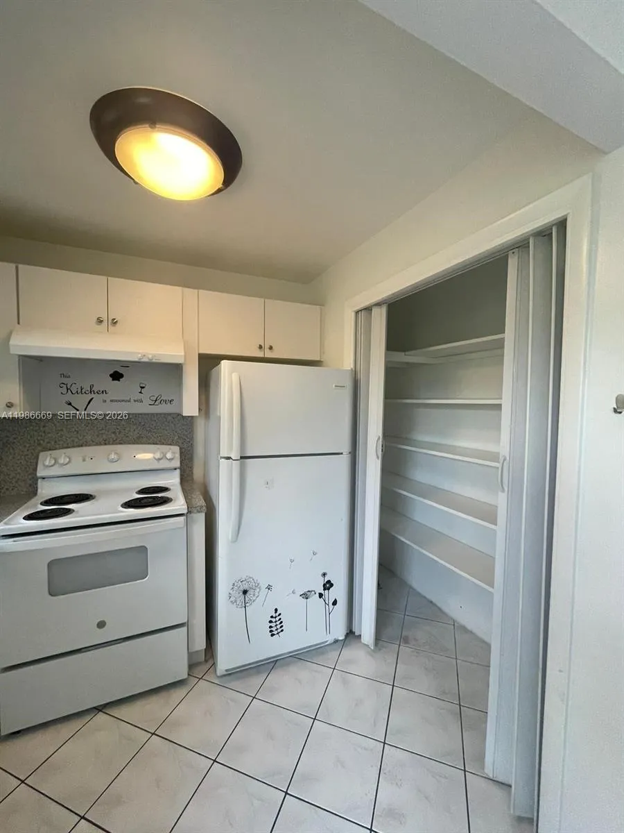 2826 Van Buren St, Hollywood, Florida 33020, Hollywood, Florida 33020, 1 Bedroom Bedrooms, ,1 BathroomBathrooms,Residential,For Sale,2826 Van Buren St, Hollywood, Florida 33020,A11986669