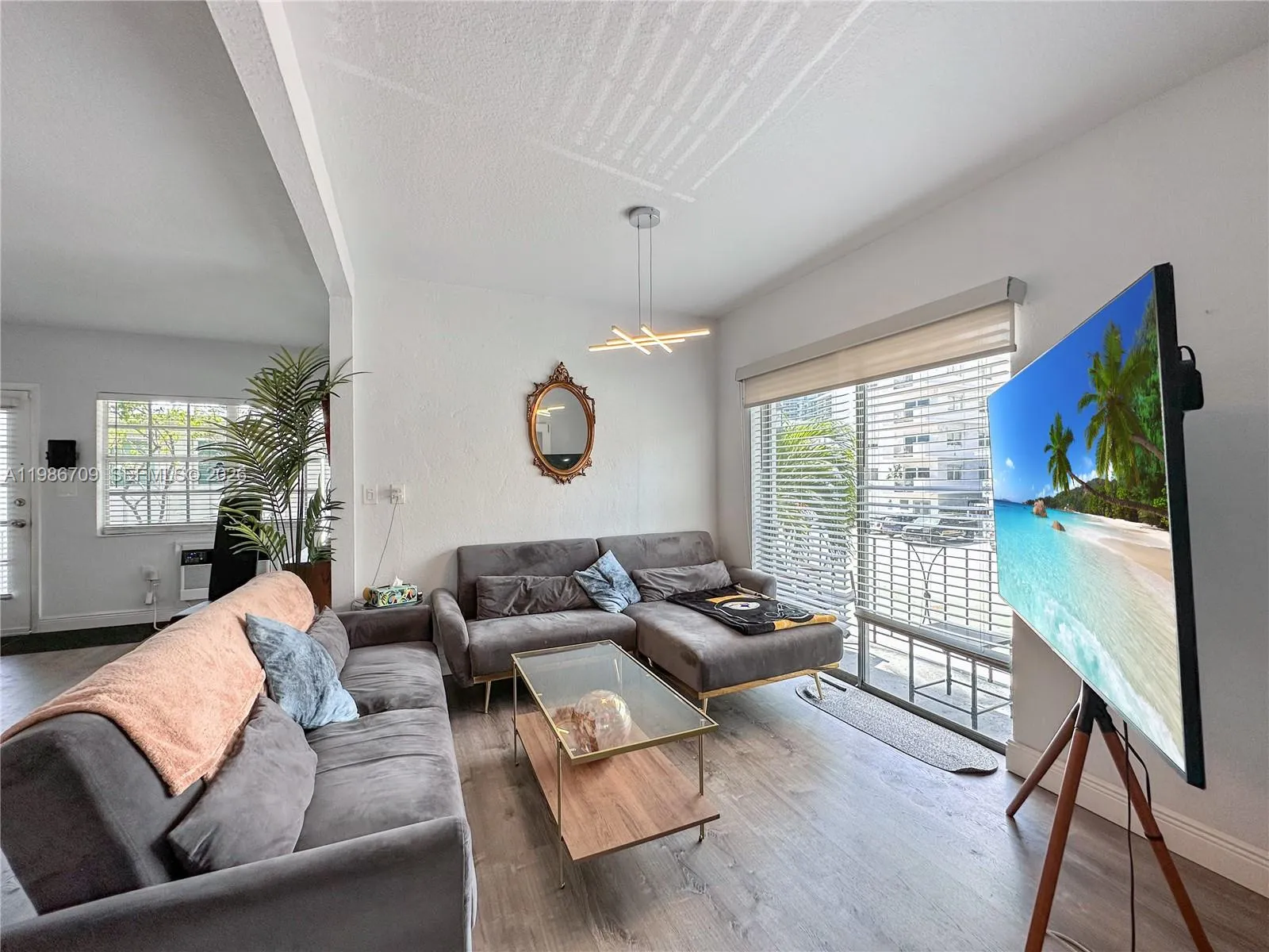 1611 West Ave 9, Miami Beach, Florida 33139, Miami Beach, Florida 33139, 1 Bedroom Bedrooms, ,1 BathroomBathrooms,Residential,For Sale,1611 West Ave 9, Miami Beach, Florida 33139,A11986709