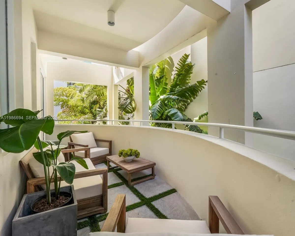 100 Collins Ave 202, Miami Beach, Florida 33139, Miami Beach, Florida 33139, 2 Bedrooms Bedrooms, ,1 BathroomBathrooms,Residential Lease,For Rent,100 Collins Ave 202, Miami Beach, Florida 33139,A11986694