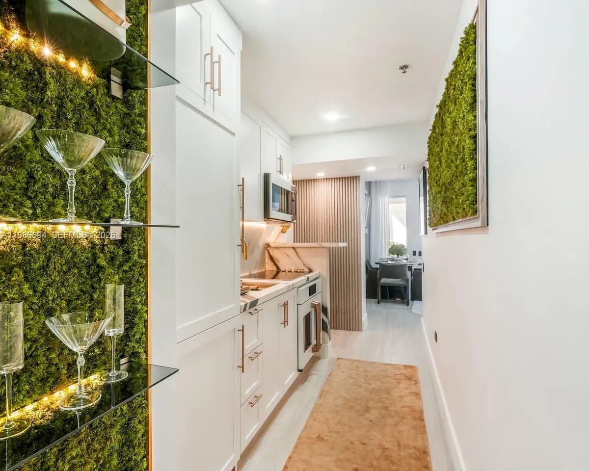 100 Collins Ave 202, Miami Beach, Florida 33139, Miami Beach, Florida 33139, 2 Bedrooms Bedrooms, ,1 BathroomBathrooms,Residential Lease,For Rent,100 Collins Ave 202, Miami Beach, Florida 33139,A11986694