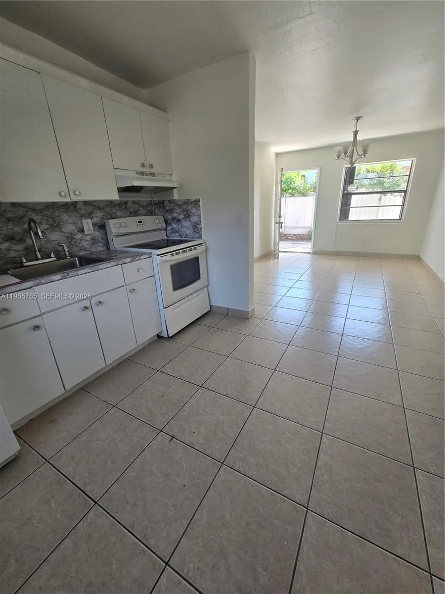 15 W 9th St 3, Hialeah, Florida 33010, Hialeah, Florida 33010, 2 Bedrooms Bedrooms, ,1 BathroomBathrooms,Residential Lease,For Rent,15 W 9th St 3, Hialeah, Florida 33010,A11986765