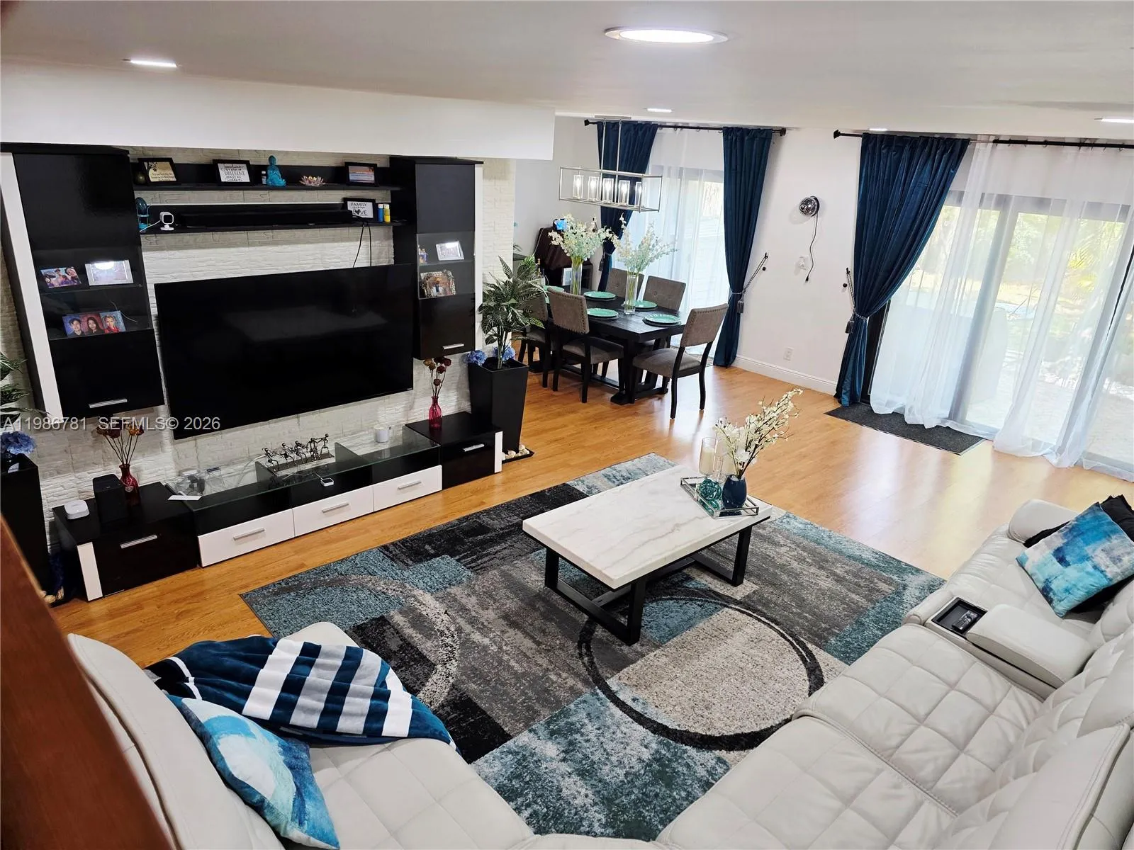 9711 N New River Canal Rd 212, Plantation, Florida, Plantation, Florida 33324, 4 Bedrooms Bedrooms, ,2 BathroomsBathrooms,Residential,For Sale,9711 N New River Canal Rd 212, Plantation, Florida,A11986781