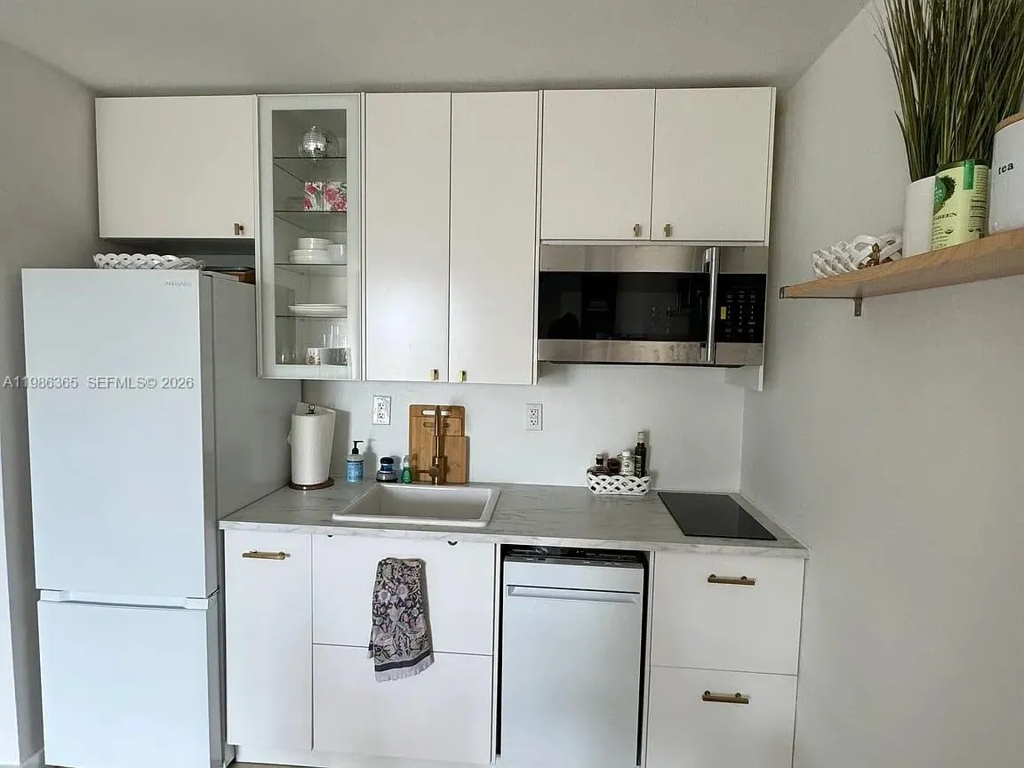 1615 West Ave 502, Miami Beach, Florida 33139, Miami Beach, Florida 33139, ,1 BathroomBathrooms,Residential Lease,For Rent,1615 West Ave 502, Miami Beach, Florida 33139,A11986365