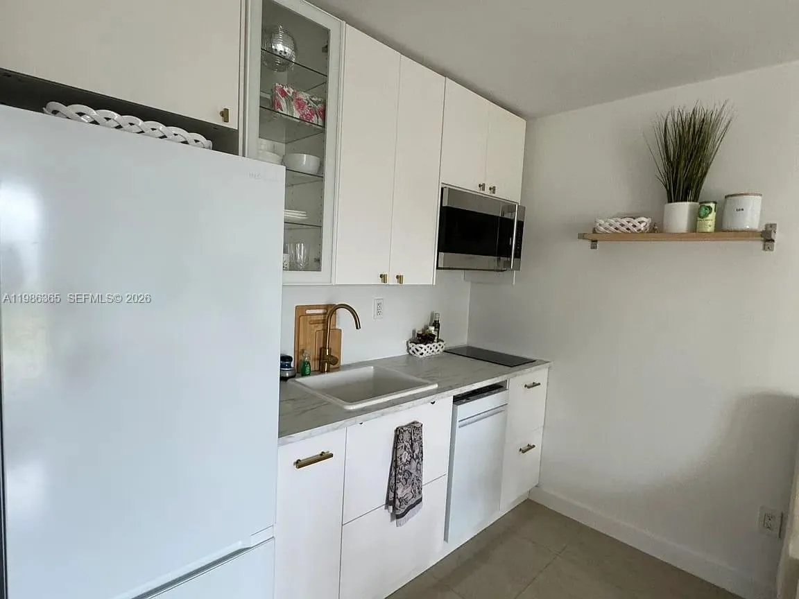 1615 West Ave 502, Miami Beach, Florida 33139, Miami Beach, Florida 33139, ,1 BathroomBathrooms,Residential Lease,For Rent,1615 West Ave 502, Miami Beach, Florida 33139,A11986365