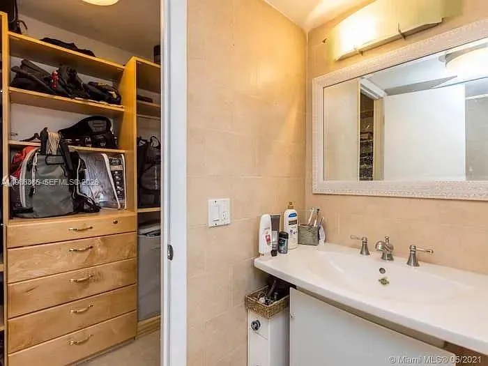 1615 West Ave 502, Miami Beach, Florida 33139, Miami Beach, Florida 33139, ,1 BathroomBathrooms,Residential Lease,For Rent,1615 West Ave 502, Miami Beach, Florida 33139,A11986365
