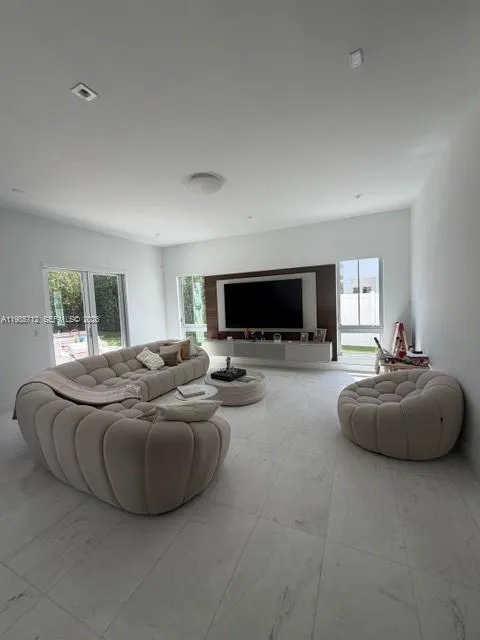 8210 Nw 33rd Ter, Doral, Florida 33122, Doral, Florida 33122, 5 Bedrooms Bedrooms, ,6 BathroomsBathrooms,Residential Lease,For Rent,8210 Nw 33rd Ter, Doral, Florida 33122,A11985712