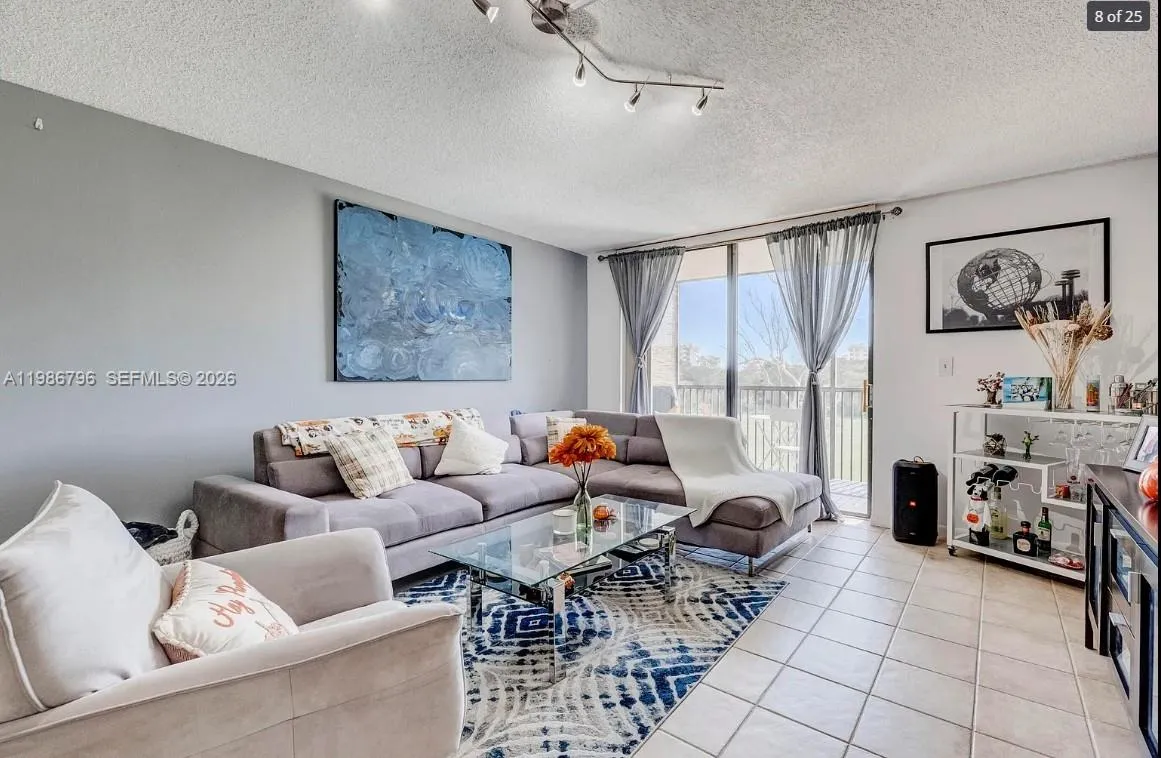 Lauderhill, Florida 33319, 1 Bedroom Bedrooms, ,1 BathroomBathrooms,Residential,For Sale,A11986796