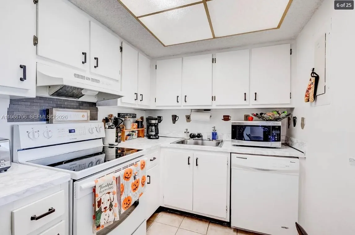 Lauderhill, Florida 33319, 1 Bedroom Bedrooms, ,1 BathroomBathrooms,Residential,For Sale,A11986796