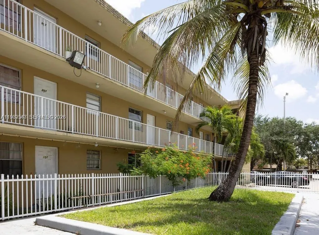 975 W 74 Street 301, Hialeah, Florida 33012, Hialeah, Florida 33012, 2 Bedrooms Bedrooms, ,1 BathroomBathrooms,Residential Lease,For Rent,975 W 74 Street 301, Hialeah, Florida 33012,A11982547