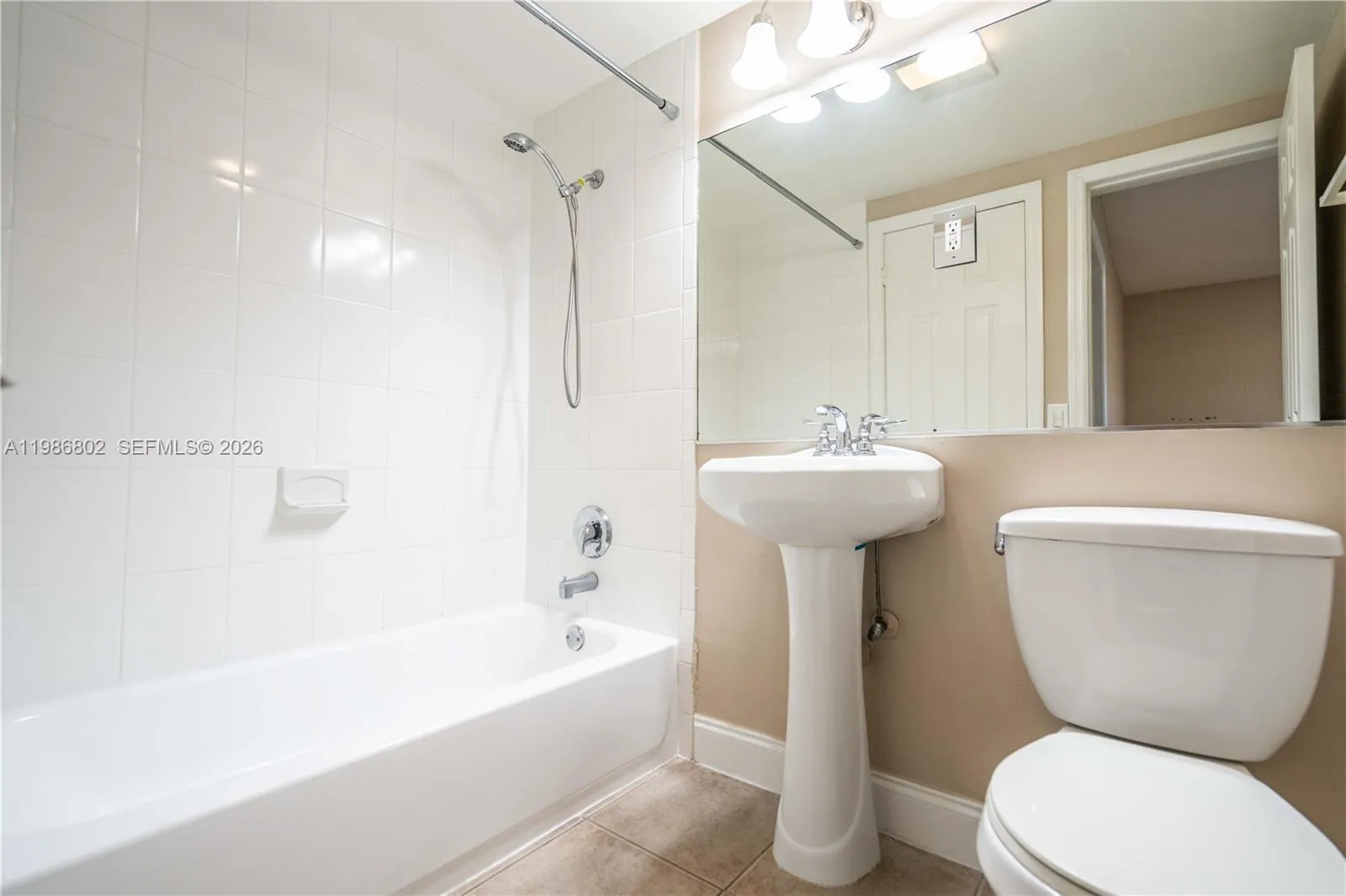 715 Ne 6th St 2, Fort Lauderdale, Florida 33304, Fort Lauderdale, Florida 33304, 1 Bedroom Bedrooms, ,1 BathroomBathrooms,Residential Lease,For Rent,715 Ne 6th St 2, Fort Lauderdale, Florida 33304,A11986802