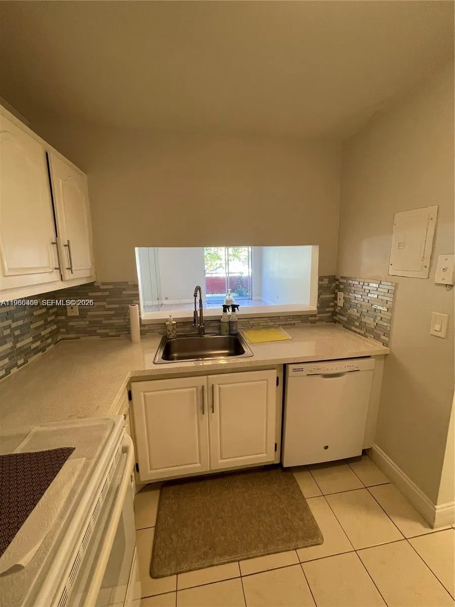 13685 Ne 10th Ave 210, North Miami, Florida 33161, North Miami, Florida 33161, 2 Bedrooms Bedrooms, ,1 BathroomBathrooms,Residential Lease,For Rent,13685 Ne 10th Ave 210, North Miami, Florida 33161,A11986459