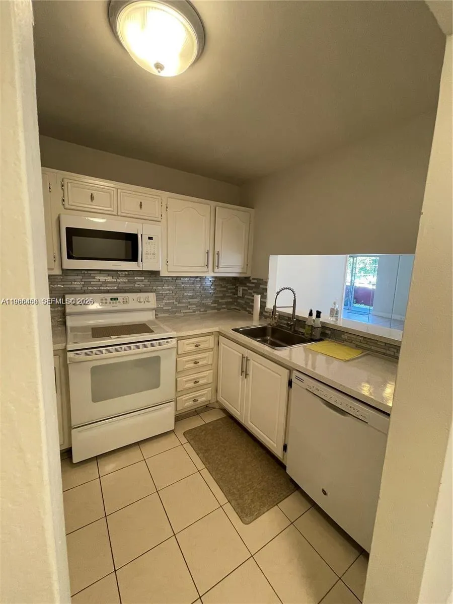 13685 Ne 10th Ave 210, North Miami, Florida 33161, North Miami, Florida 33161, 2 Bedrooms Bedrooms, ,1 BathroomBathrooms,Residential Lease,For Rent,13685 Ne 10th Ave 210, North Miami, Florida 33161,A11986459