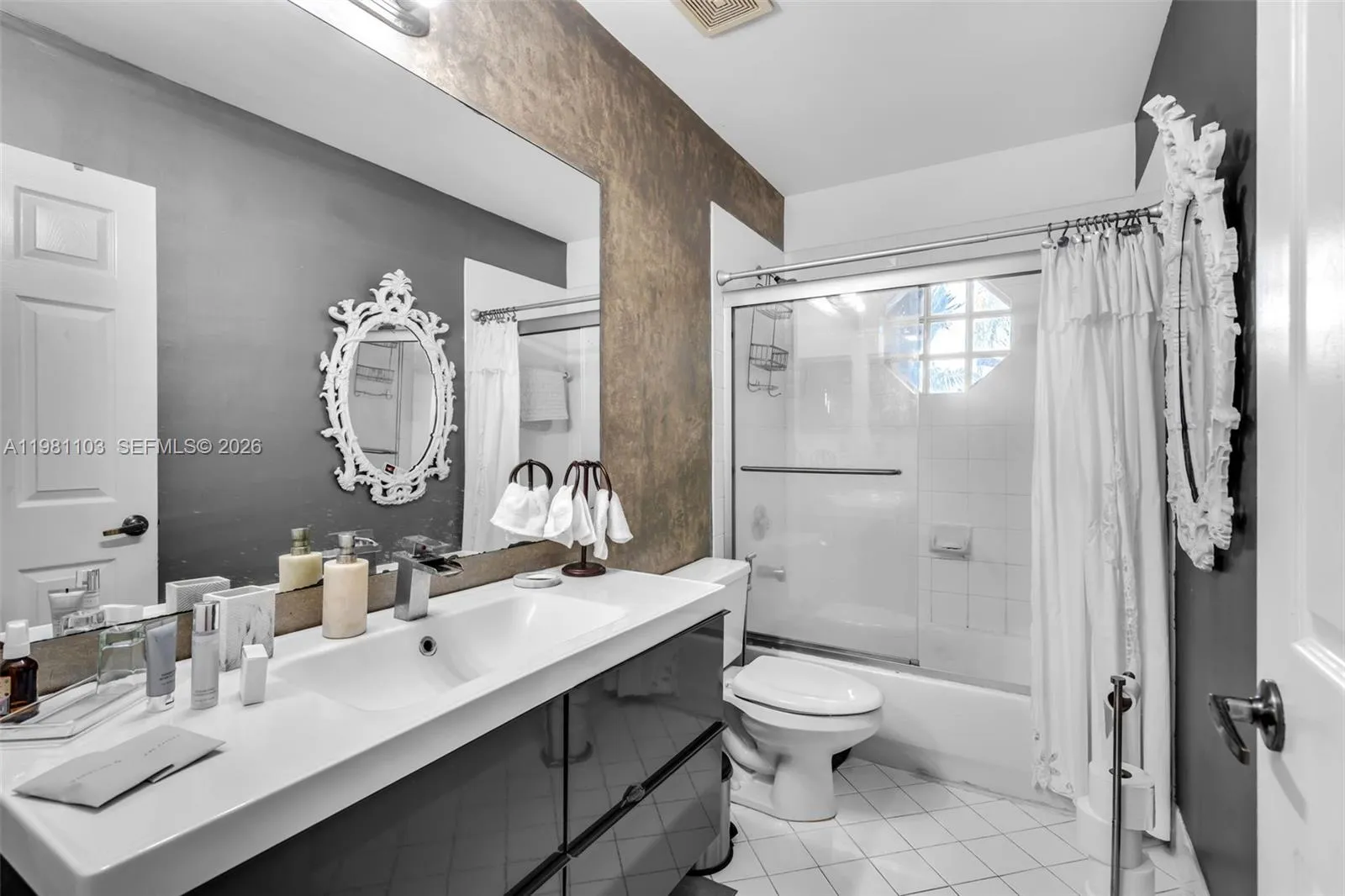 11262 Nw 59th Ter, Doral, Florida 33178, Doral, Florida 33178, 4 Bedrooms Bedrooms, ,2 BathroomsBathrooms,Residential,For Sale,11262 Nw 59th Ter, Doral, Florida 33178,A11981103