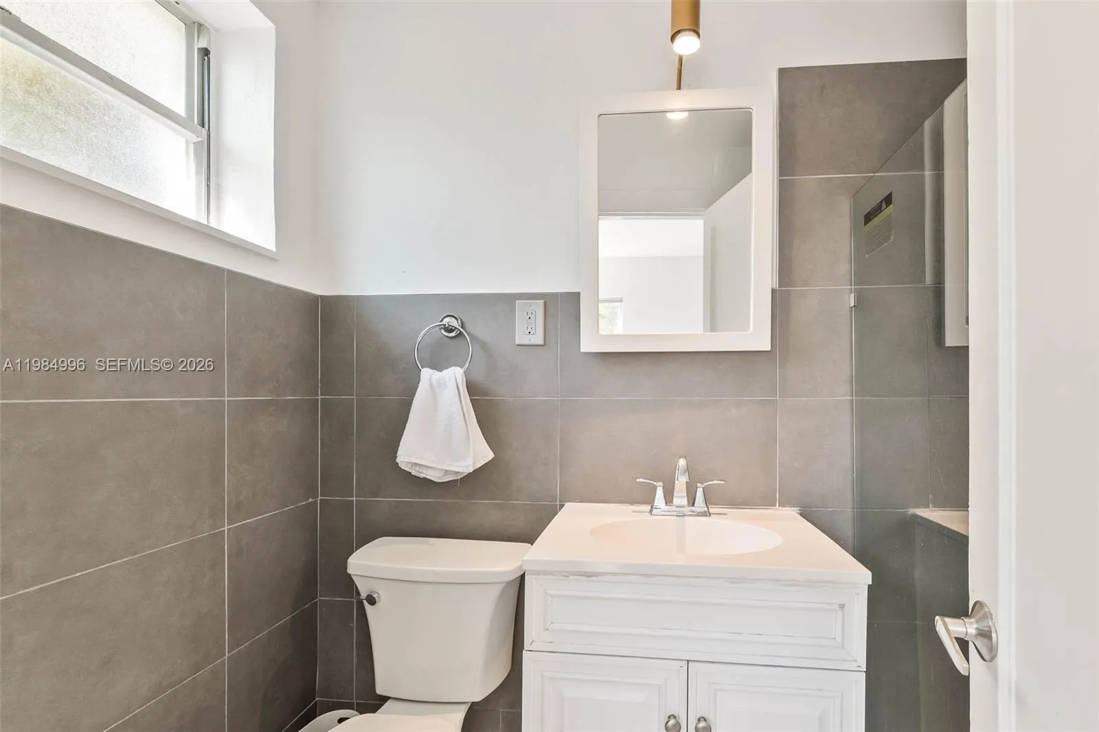 1275 Marseille Dr 35, Miami Beach, Florida 33141, Miami Beach, Florida 33141, 2 Bedrooms Bedrooms, ,2 BathroomsBathrooms,Residential Lease,For Rent,1275 Marseille Dr 35, Miami Beach, Florida 33141,A11984996