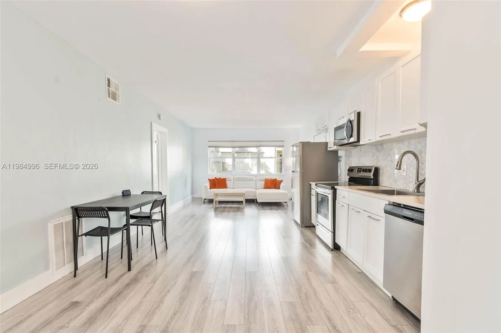 1275 Marseille Dr 35, Miami Beach, Florida 33141, Miami Beach, Florida 33141, 2 Bedrooms Bedrooms, ,2 BathroomsBathrooms,Residential Lease,For Rent,1275 Marseille Dr 35, Miami Beach, Florida 33141,A11984996